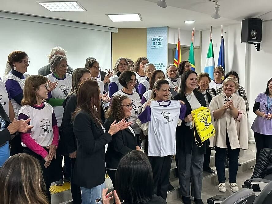 Imagem de compartilhamento para o artigo UFMS homenageia senadora Soraya Thronicke por emenda de R$ 1 milhão voltada à inclusão, esporte e melhor idade da MS Todo dia